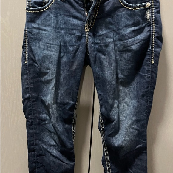 Silver jeans capris size W27. Dark wash. - Picture 4 of 4